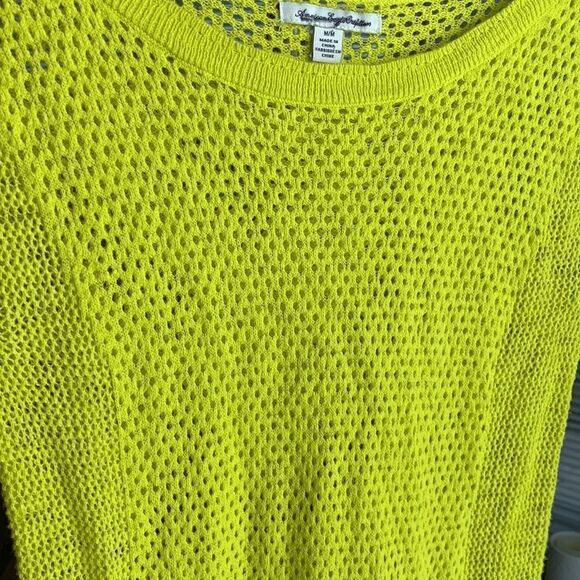 AE Size XS neon yellow pullover top worn over tanks or bralette - Picture 7 of 7